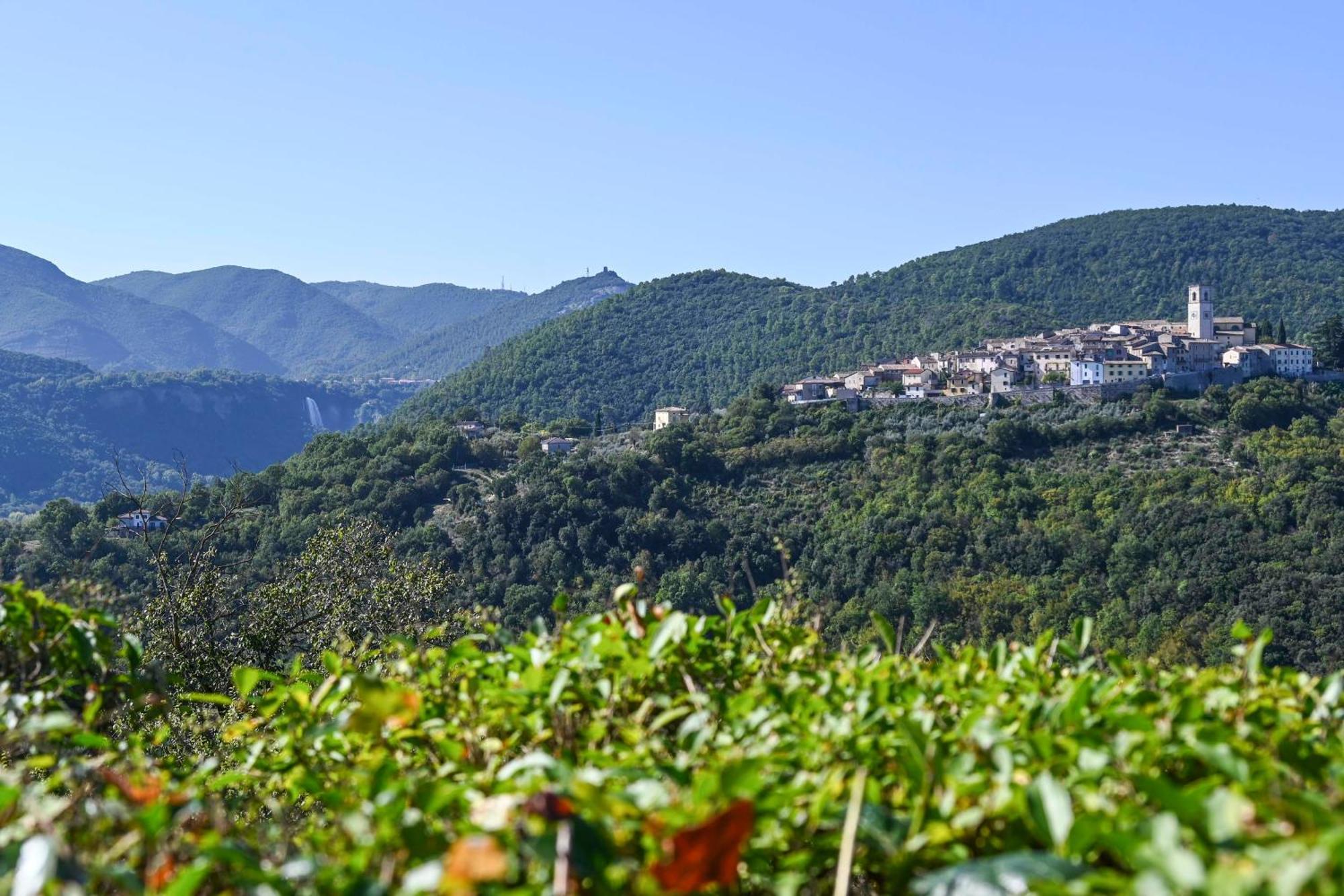 Authentic Villa Surrounded By Nature Terni Exterior foto